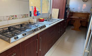 GRAN CASA-CALLE LEONIDAS PÉREZ 3891