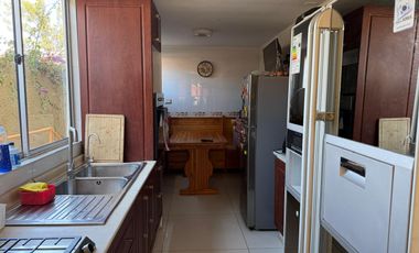 GRAN CASA-CALLE LEONIDAS PÉREZ 3891