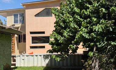 GRAN CASA-CALLE LEONIDAS PÉREZ 3891