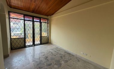 SE ARRIENDA ESPACIOSO APTO EN EL BARRIO EL JARDIN