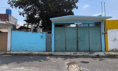 Casa en venta en Chalco Centro: invierte en una propiedad con gran potencial y plusvalía en aumento- 3 recamaras, 3 baños