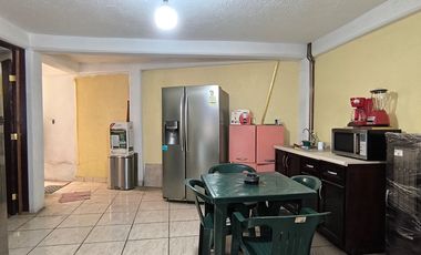 Casa en venta en Chalco Centro: invierte en una propiedad con gran potencial y plusvalía en aumento- 3 recamaras, 3 baños