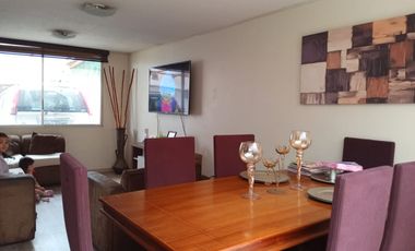 Vendo Casa en el Sector de Marianitas de 3 habitaciones de 2 pisos con Terraza en Conjunto