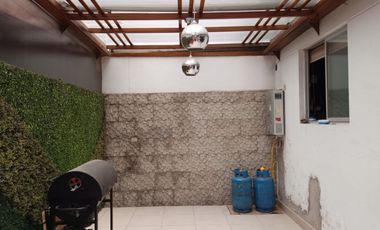 Vendo Casa en el Sector de Marianitas de 3 habitaciones de 2 pisos con Terraza en Conjunto