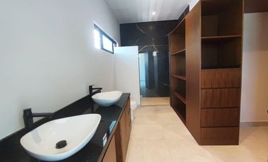 Hermosa y moderna casa nueva en Vía Cumbres / Beautiful New Home