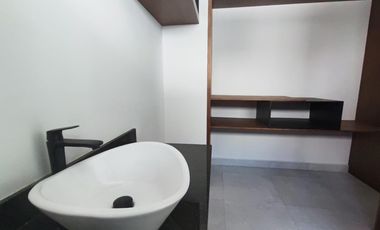 Hermosa y moderna casa nueva en Vía Cumbres / Beautiful New Home