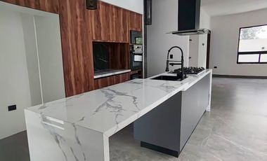 Lagos del Sol: Casa nueva y amplia / New and spacious home