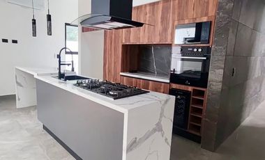 Lagos del Sol: Casa nueva y amplia / New and spacious home