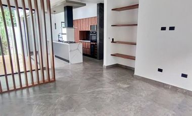 Lagos del Sol: Casa nueva y amplia / New and spacious home