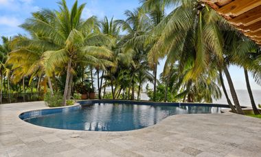 Impresionante casa frente al mar / Impressive beachfront home