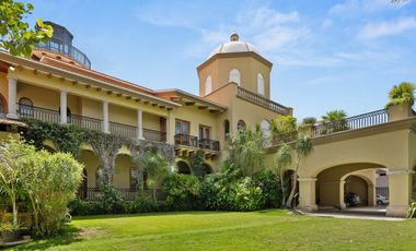 Impresionante casa frente al mar / Impressive beachfront home