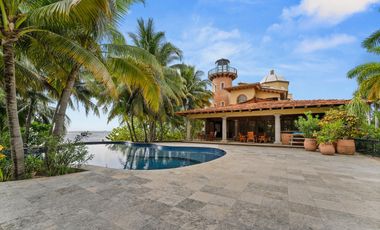 Impresionante casa frente al mar / Impressive beachfront home