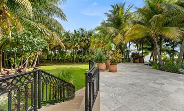 Impresionante casa frente al mar / Impressive beachfront home