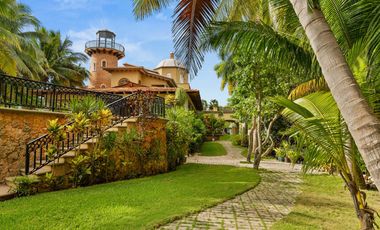 Impresionante casa frente al mar / Impressive beachfront home