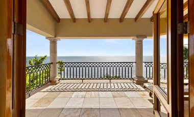 Impresionante casa frente al mar / Impressive beachfront home