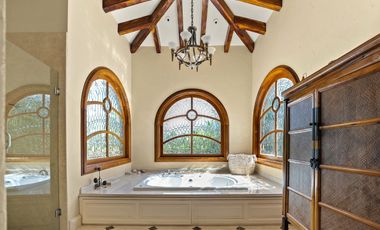 Impresionante casa frente al mar / Impressive beachfront home