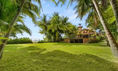 Impresionante casa frente al mar / Impressive beachfront home