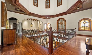 Impresionante casa frente al mar / Impressive beachfront home