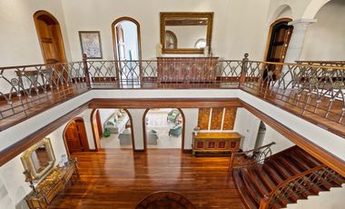 Impresionante casa frente al mar / Impressive beachfront home