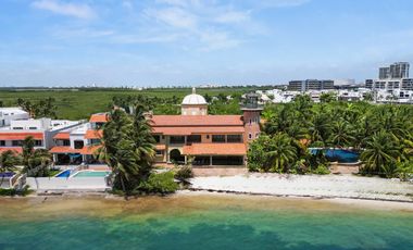 Impresionante casa frente al mar / Impressive beachfront home