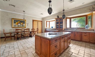 Impresionante casa frente al mar / Impressive beachfront home