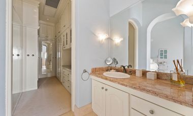 Impresionante casa frente al mar / Impressive beachfront home