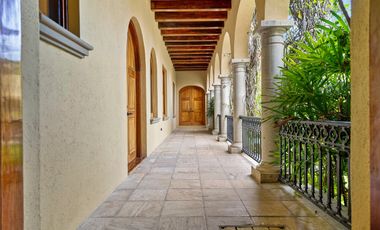 Impresionante casa frente al mar / Impressive beachfront home