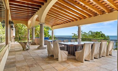 Impresionante casa frente al mar / Impressive beachfront home