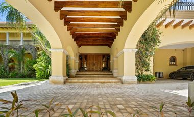 Impresionante casa frente al mar / Impressive beachfront home