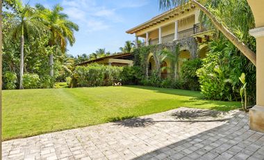 Impresionante casa frente al mar / Impressive beachfront home