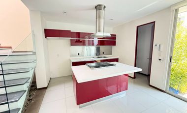 Se renta casa tres recamaras con roof Garden vistas altozano