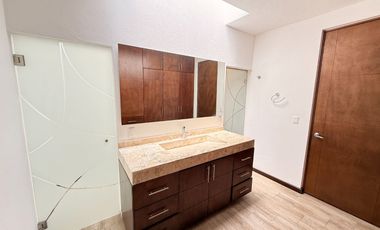 Se renta casa tres recamaras con roof Garden vistas altozano