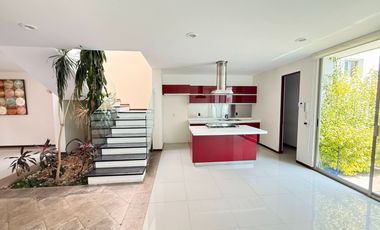 Se renta casa tres recamaras con roof Garden vistas altozano