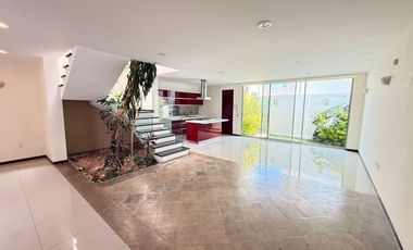 Se renta casa tres recamaras con roof Garden vistas altozano
