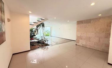 Se renta casa tres recamaras con roof Garden vistas altozano