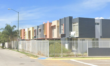 CASA EN REMATE BANCARIO CONDOMINIO LOS PATOS TESISTAN