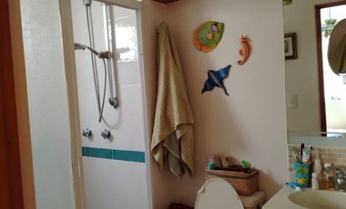 Recamara amueblada, con baño independiente, acceso  a lavadora , secadora y todo el departamento