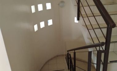 Recamara amueblada, con baño independiente, acceso  a lavadora , secadora y todo el departamento