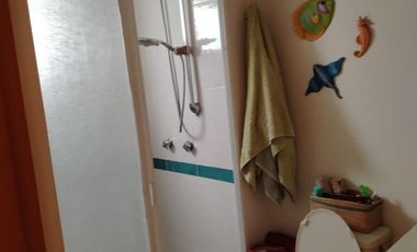 Recamara amueblada, con baño independiente, acceso  a lavadora , secadora y todo el departamento