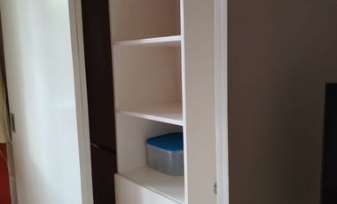 Recamara amueblada, con baño independiente, acceso  a lavadora , secadora y todo el departamento