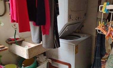 Recamara amueblada, con baño independiente, acceso  a lavadora , secadora y todo el departamento