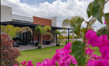 EDIFICIO HOTEL EN REMATE, UBICADO EN LAS MEJOR ZONA DE QUERETARO, ZONA DE VIÑEDOS COLONIA EZEQUIEL MONTES