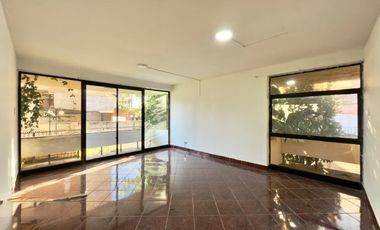 Se arrienda departamento céntrico 3 piezas, 2 baños y estacionamiento, Curicó