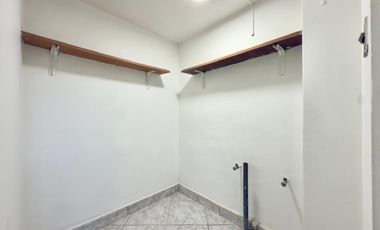 Se arrienda departamento céntrico 3 piezas, 2 baños y estacionamiento, Curicó