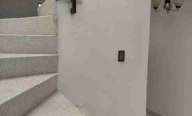 Bonita casa de 2 pisos