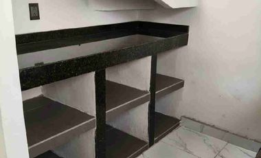 Bonita casa de 2 pisos