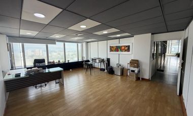 SE ARRIENDA OFICINA EN IMPORTANTE SECTOR