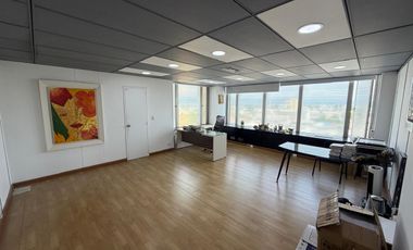 SE ARRIENDA OFICINA EN IMPORTANTE SECTOR