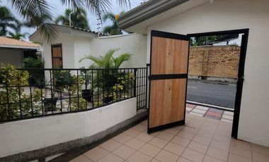 En alquiler estrategico departamento en sector UEES, El Tornero, Samborondon