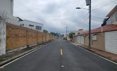 En alquiler estrategico departamento en sector UEES, El Tornero, Samborondon